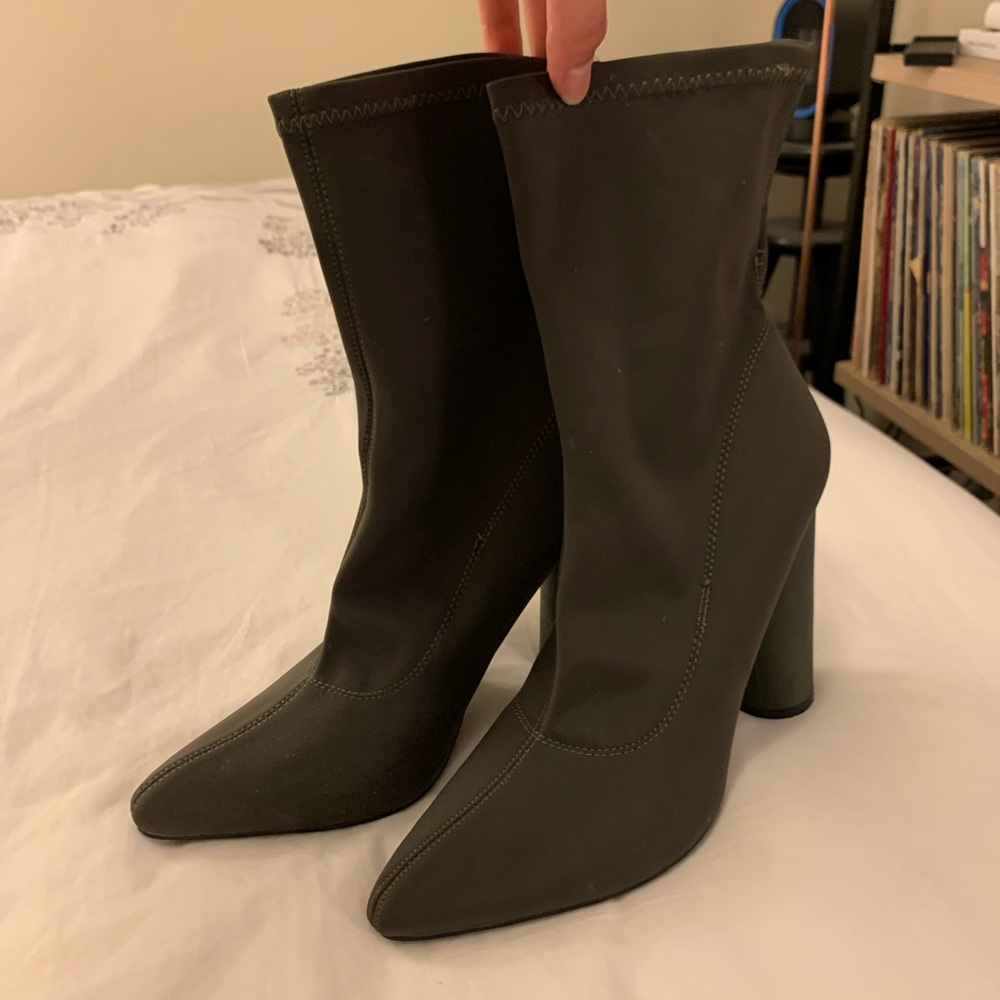 CAPE ROBBIN: Sock Booties, Army green
